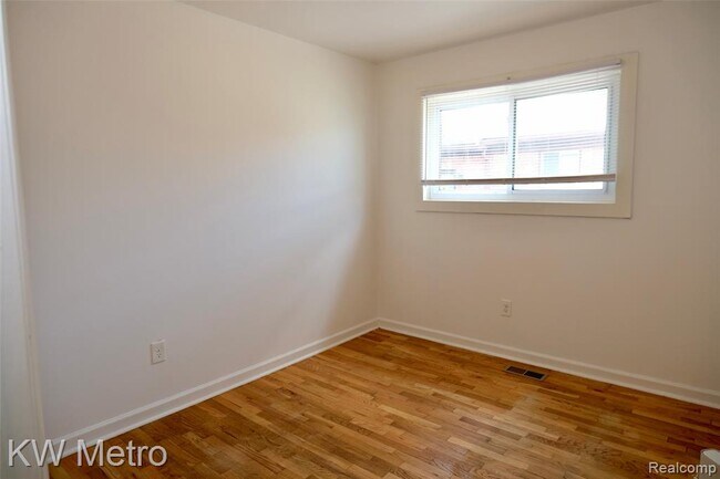 Building Photo - 1205 Alvin St
