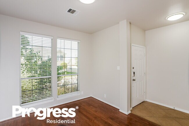 Building Photo - 8727 Sarasota Woods