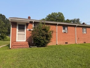 Building Photo - Douglas Dr.