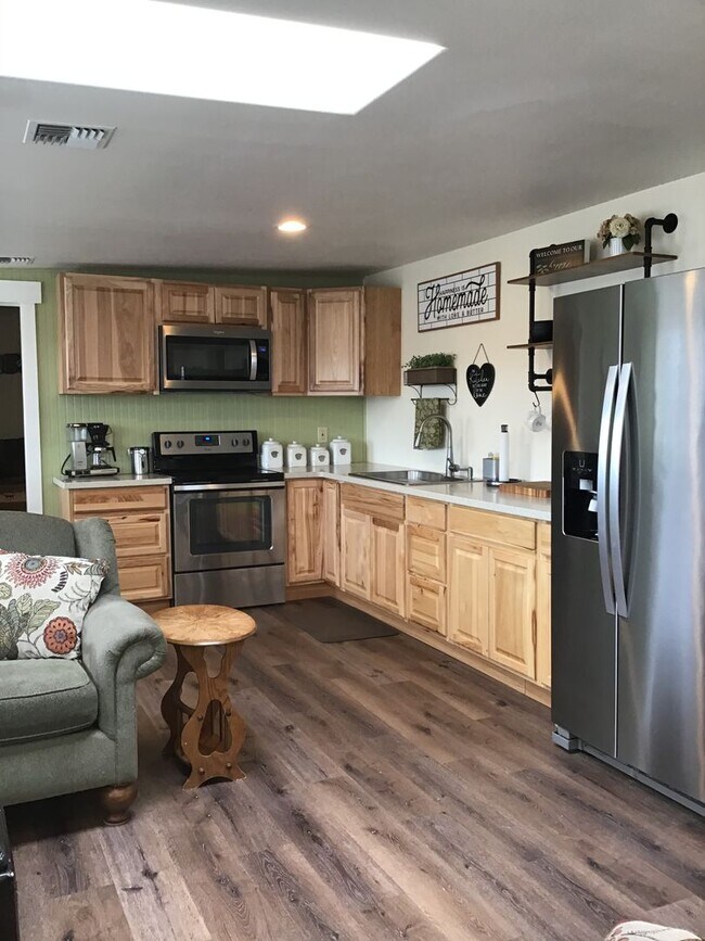 Building Photo - For Rent: Fully Furnished Barndominium downstairs unit 1 bedroom 1 bath on a Tumalo Ranch