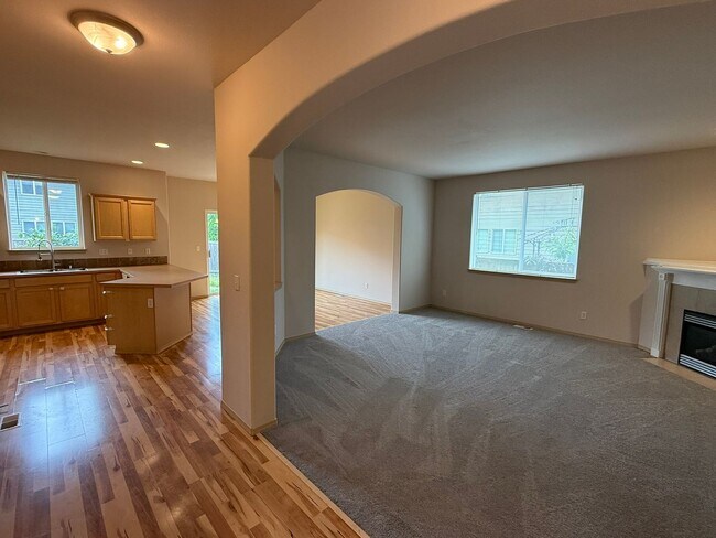 Building Photo - 3Bd/2.5Ba Maple Valley Home