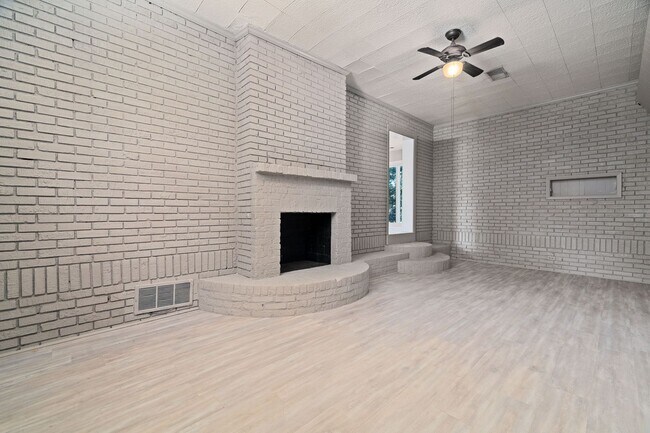 Building Photo - Peaceful Living in West Ashley!