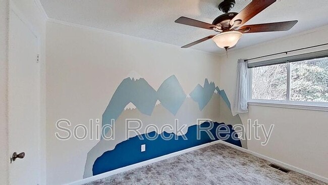 Building Photo - 4018 Goldenrod Dr