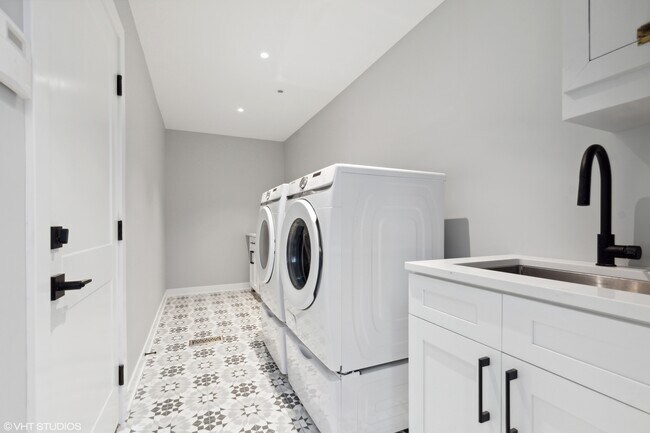 Laundry/Mudroom (access to the garage). - 1003 Crystal Ct