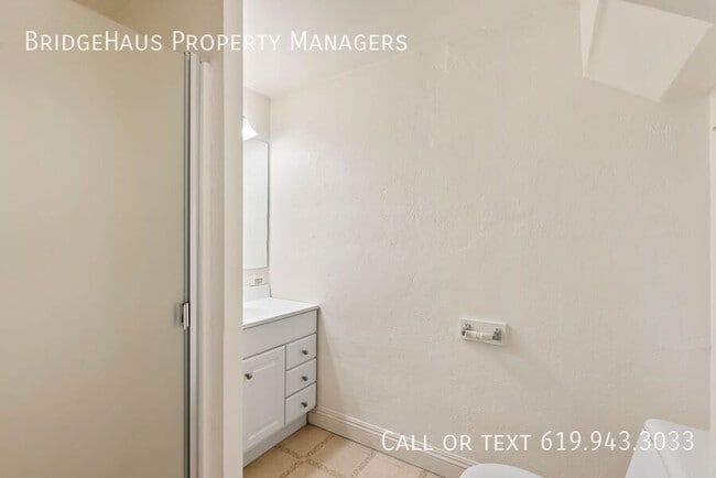 Building Photo - 4739 Hillcrest Ave