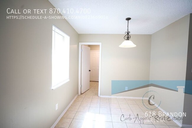 Building Photo - 618 Brandon-
