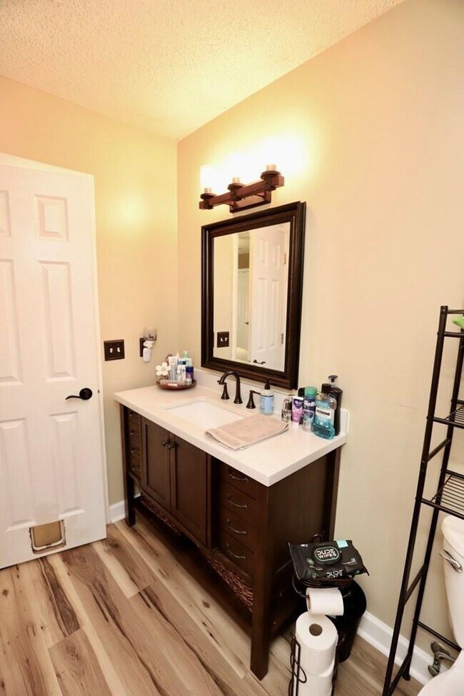 Building Photo - 2415 Edmunds Dr