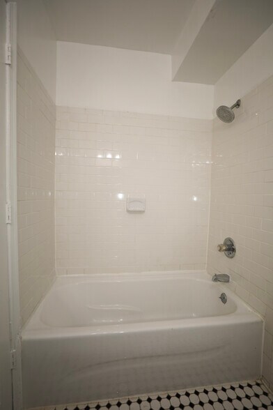 Building Photo - 1305 Orren St NE