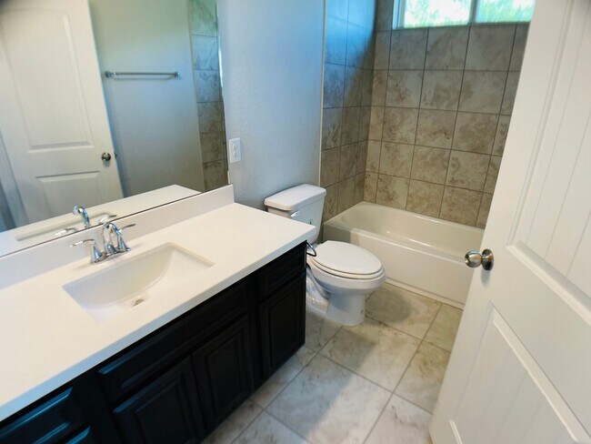 Building Photo - Charming Nestled Home near 281 and 1604