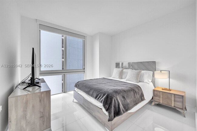 Building Photo - 16385 Biscayne Blvd