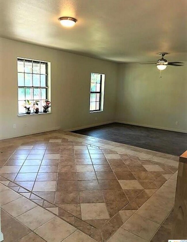 Building Photo - 5139 Vlg Trl Dr