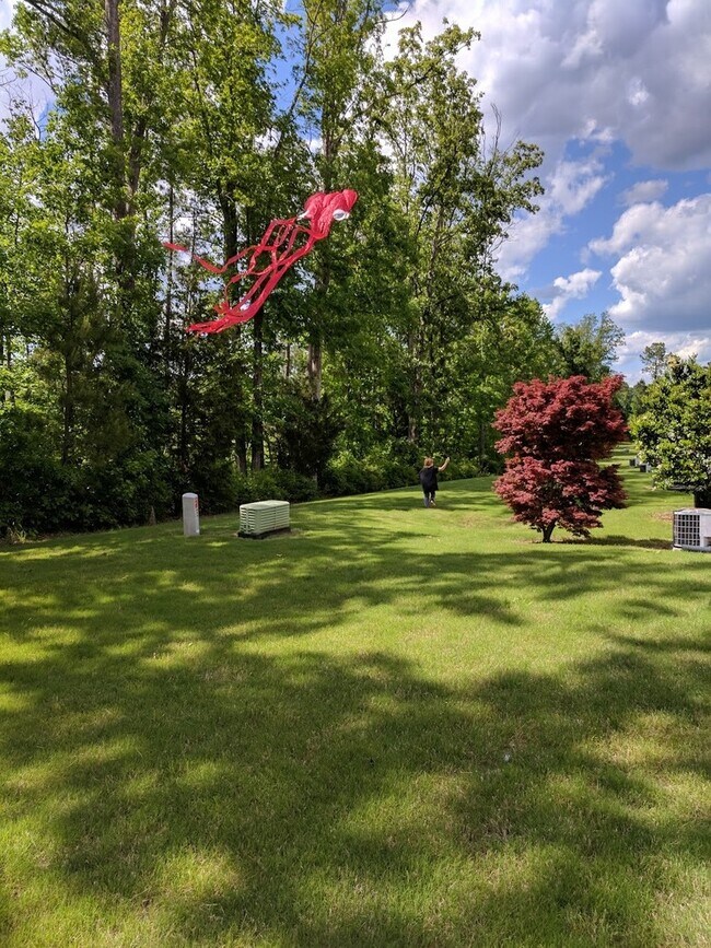 Building Photo - Location, Location, Location! Fantastic 3/2.5 Townhome in the Heart of RTP!