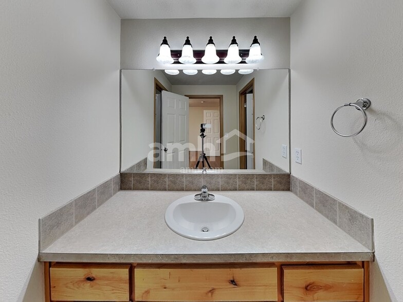 Building Photo - 465 Donna Dr