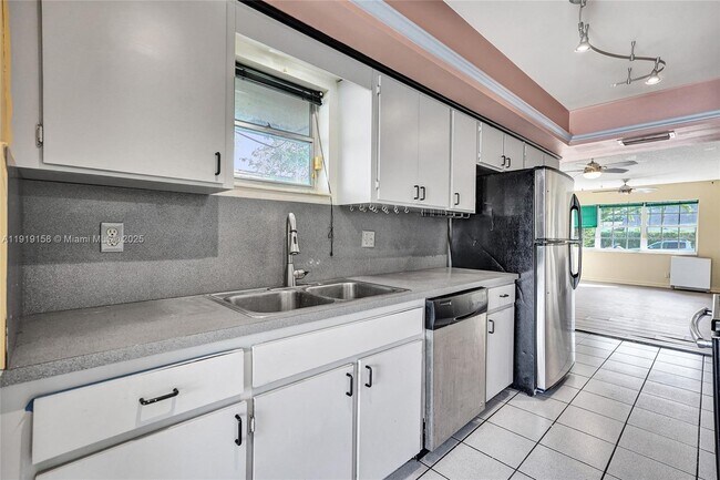 Building Photo - 5551 SW 57th St