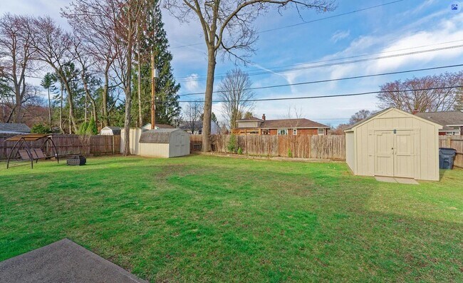 Building Photo - 1073 Outer Dr