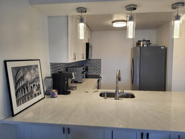 Building Photo - 550 Bayshore Dr