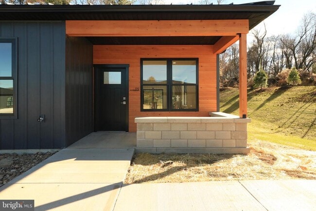 Primary Photo - 106 Elly Dr