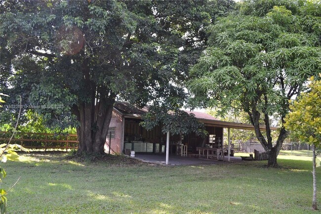 Building Photo - 5425 SW 190th Ave