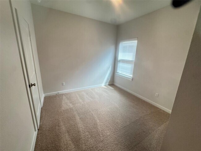 Building Photo - 108 Sorghum Dr