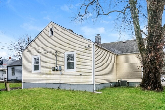 Building Photo - 3354 N Chester Ave