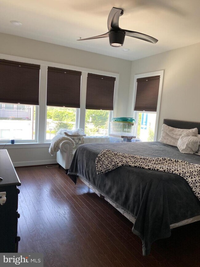 Building Photo - 13348 Sherwood Park Ln