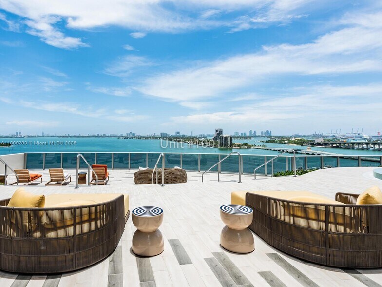 Building Photo - 488 NE 18th St