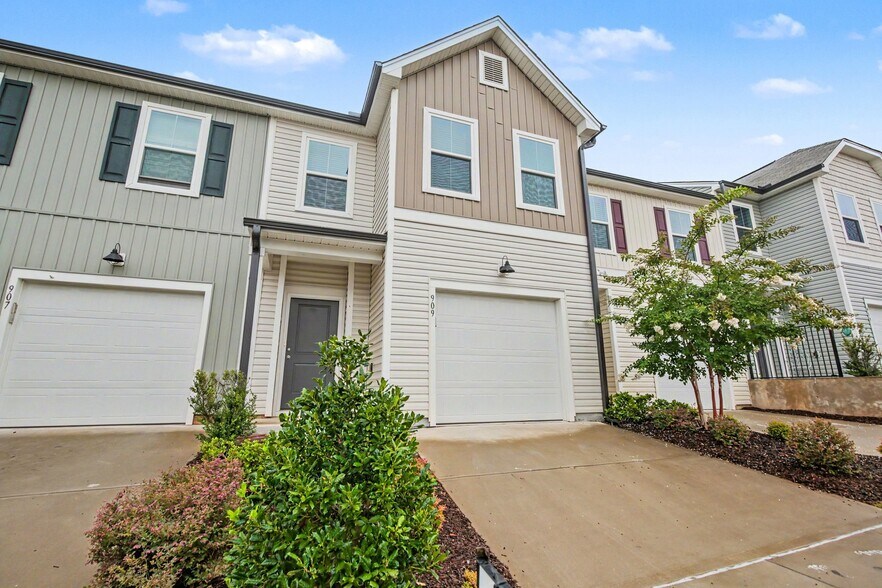 Building Photo - 909 Falls Grove Trl