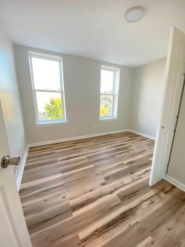 Building Photo - 2538 E Fayette St