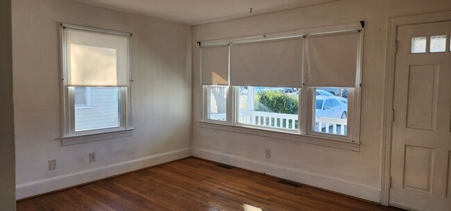 Building Photo - For Rent