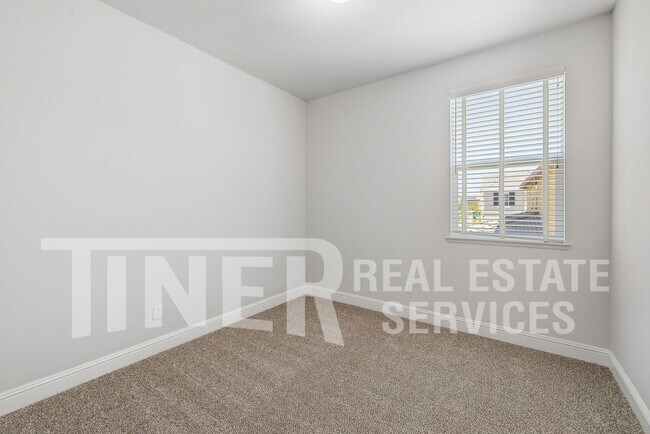 Building Photo - 203 Rochdale St