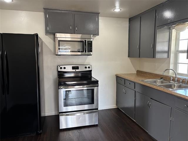 Building Photo - 102 W Elm St