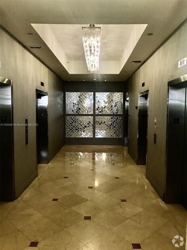 Building Photo - 100 Lincoln Rd