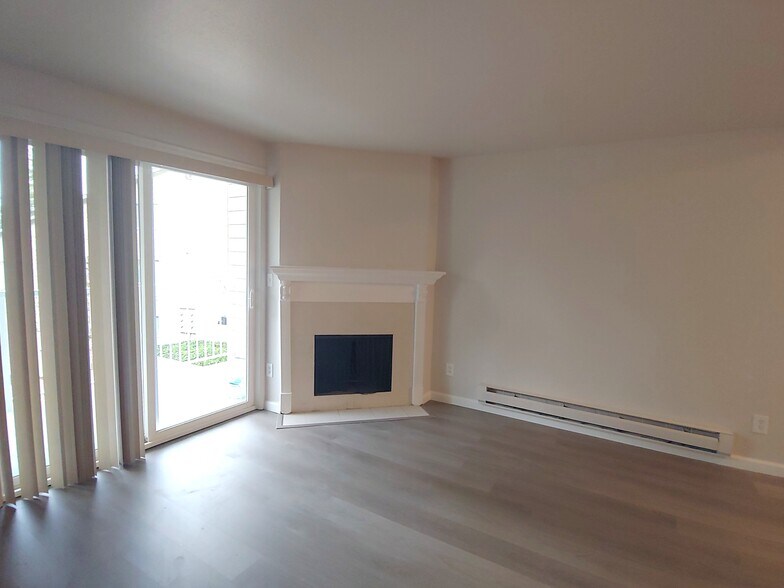 Building Photo - 9484 Redmond Woodinville Rd NE