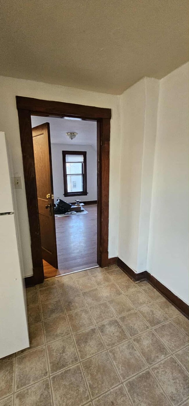 Building Photo - 2011 Monroe St