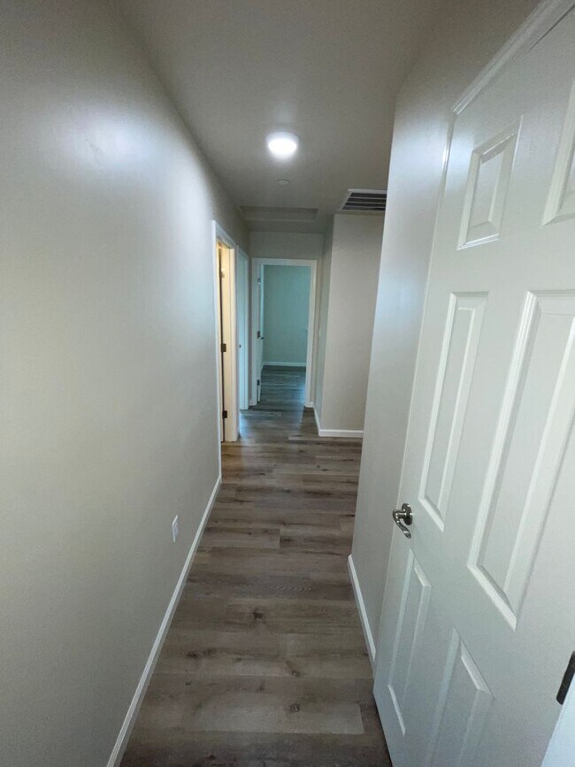 Building Photo - 1122 Chelsea Wy