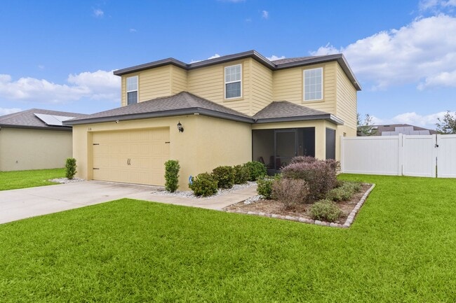 Building Photo - FULLY FENCED BACK YARD!