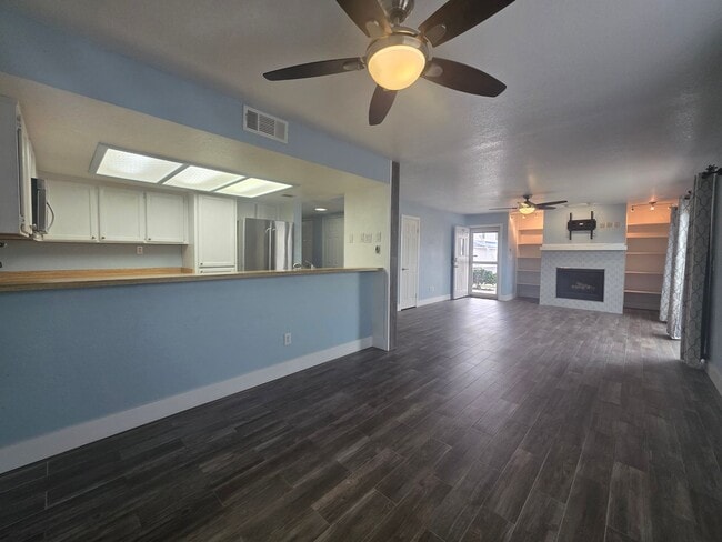 Building Photo - Beautiful 2-bedroom, 2-bathroom condo along the Colorado River