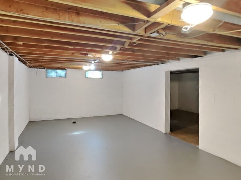 Building Photo - 5621 Oakmont Dr