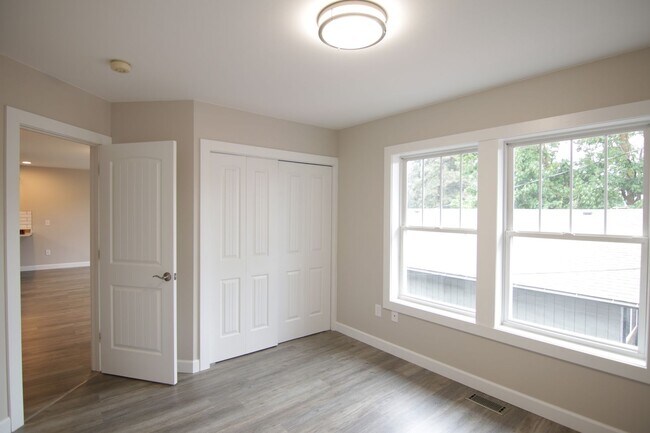 Building Photo - 1128 E 29th Ave