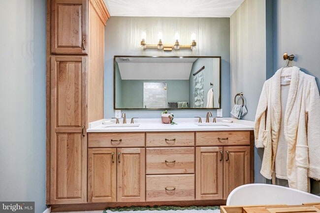 Building Photo - 1504 Wake Forest Dr