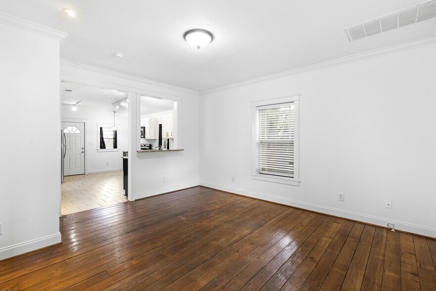 Building Photo - 815 E Davie St