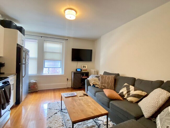 Building Photo - Nicely renovated 2 bed in Brookline.