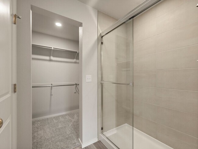 Building Photo - Beautiful 3 Bed 2.5 Bath Townhome in North...