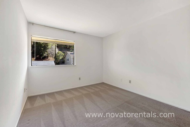 Building Photo - 32 Spinosa Way