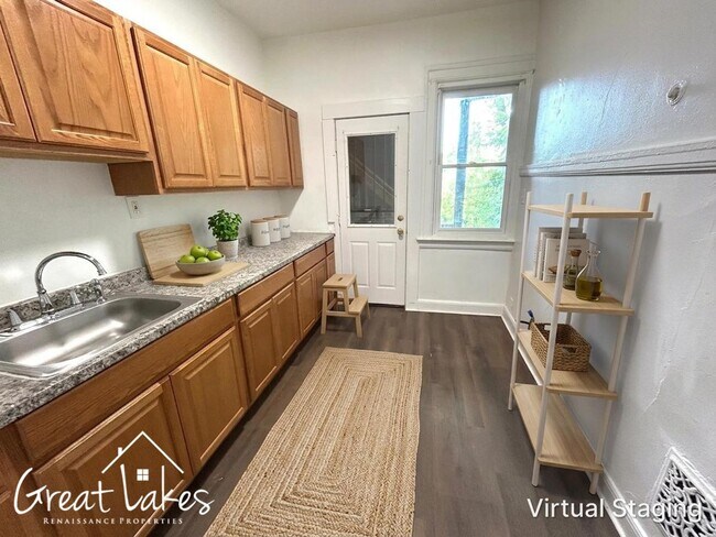 Building Photo - Cozy 2 Bedroom 1 Bathroom now available for rent!