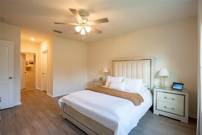 Building Photo - 5230 Bracks Landing Dr