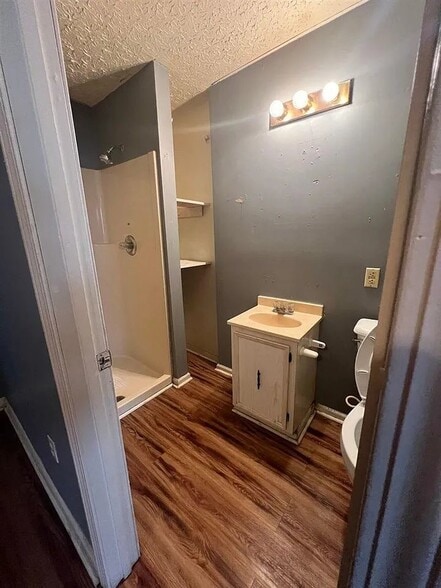 Building Photo - 102 E 2nd St