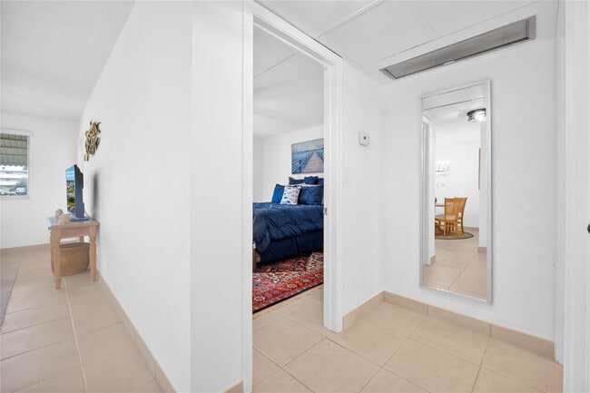 Building Photo - 2856 Garden Dr S