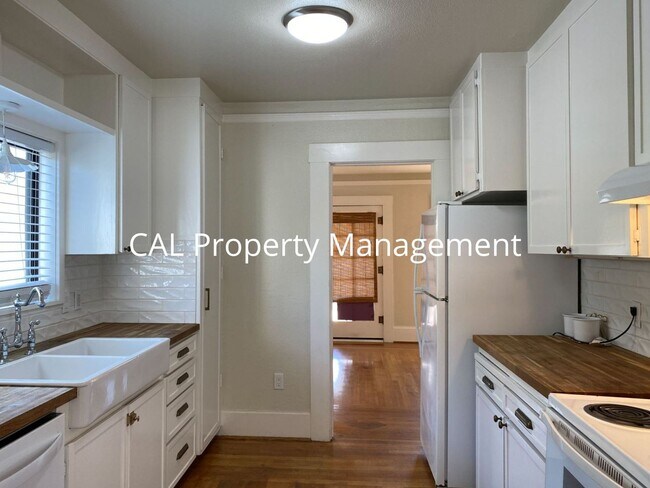 Building Photo - Stylish South Salinas Home | 2 Bed / 1.5 Bath | 1,370 sq ft