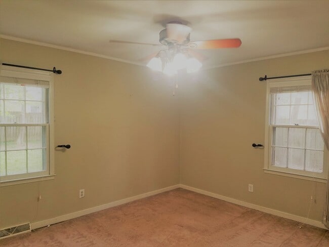 Building Photo - Spacious ranch home for rent